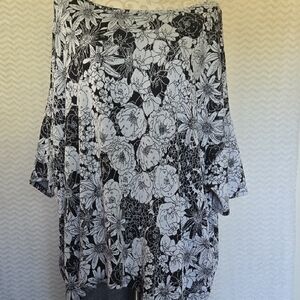 LuLaRoe Plus Size Floral Black and White Top.
